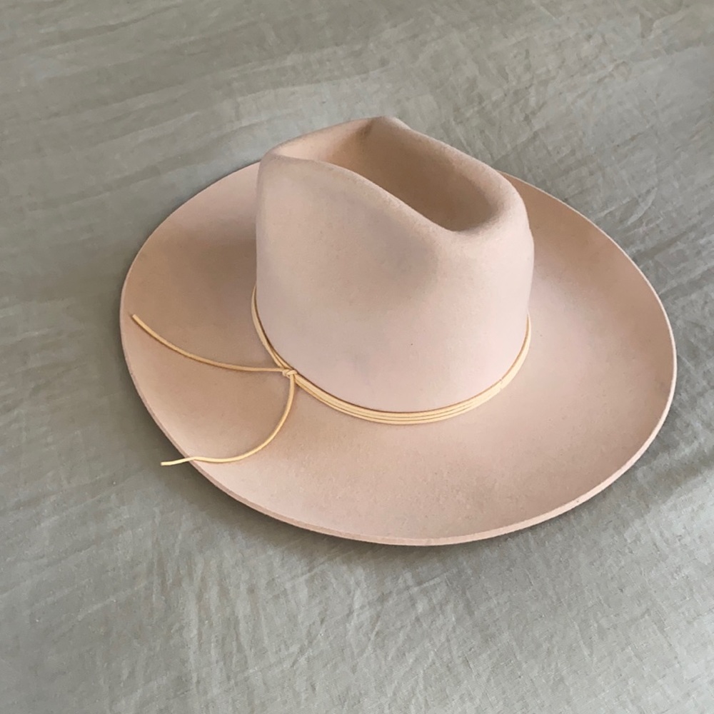 Lack of color hat size medium NWT